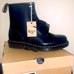 Dr Martens 1460 Smooth Leather Lace Up Boots